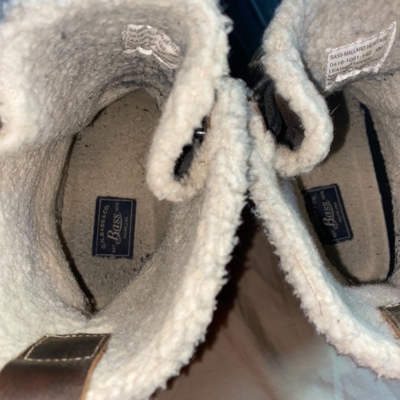 G.H. Bass & Co fleeced line leather snow boot. - Picture 2 of 14